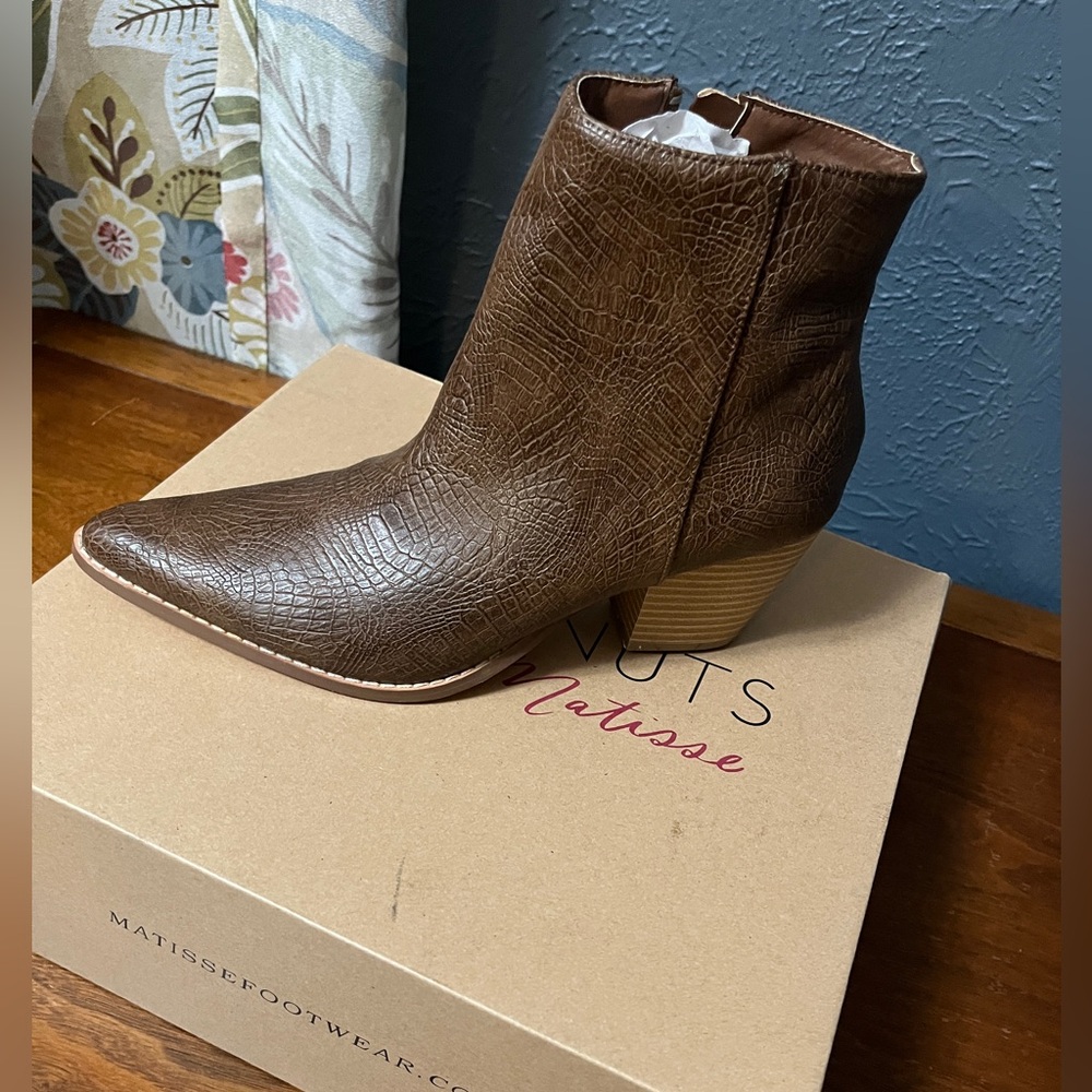 NIB Matisse Women's Brown Ankle Boots sz 7.5
